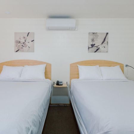 Waterfront Inn Пентіктон Екстер'єр фото