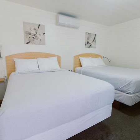 Waterfront Inn Пентіктон Екстер'єр фото