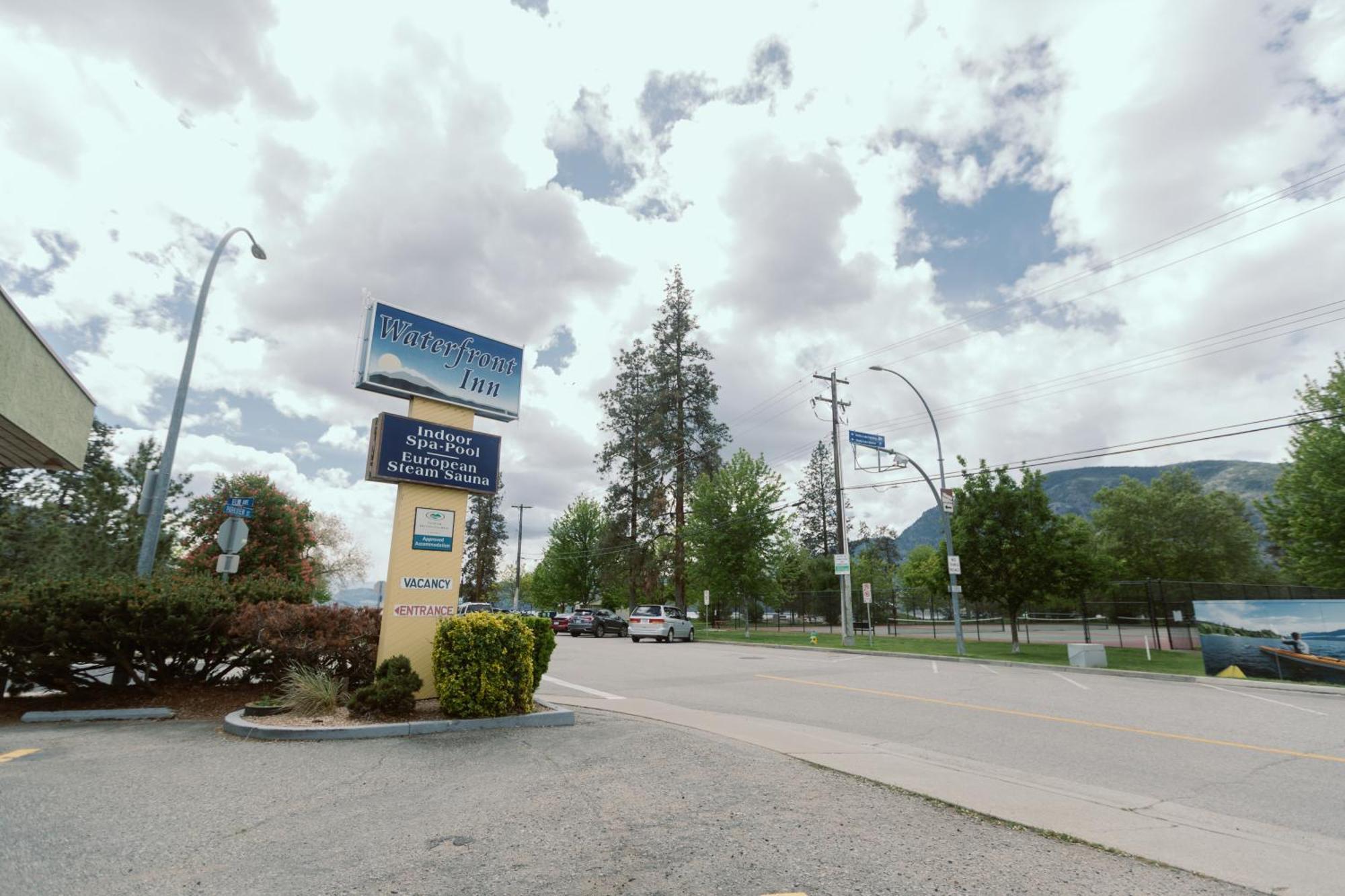 Waterfront Inn Пентіктон Екстер'єр фото