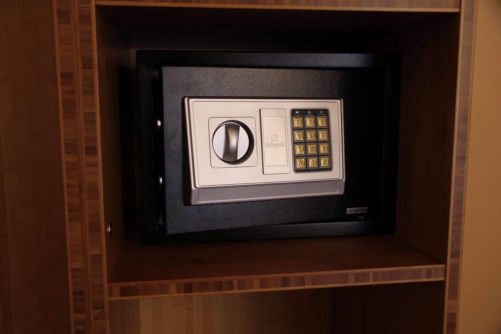 Waterfront Inn Пентіктон Екстер'єр фото